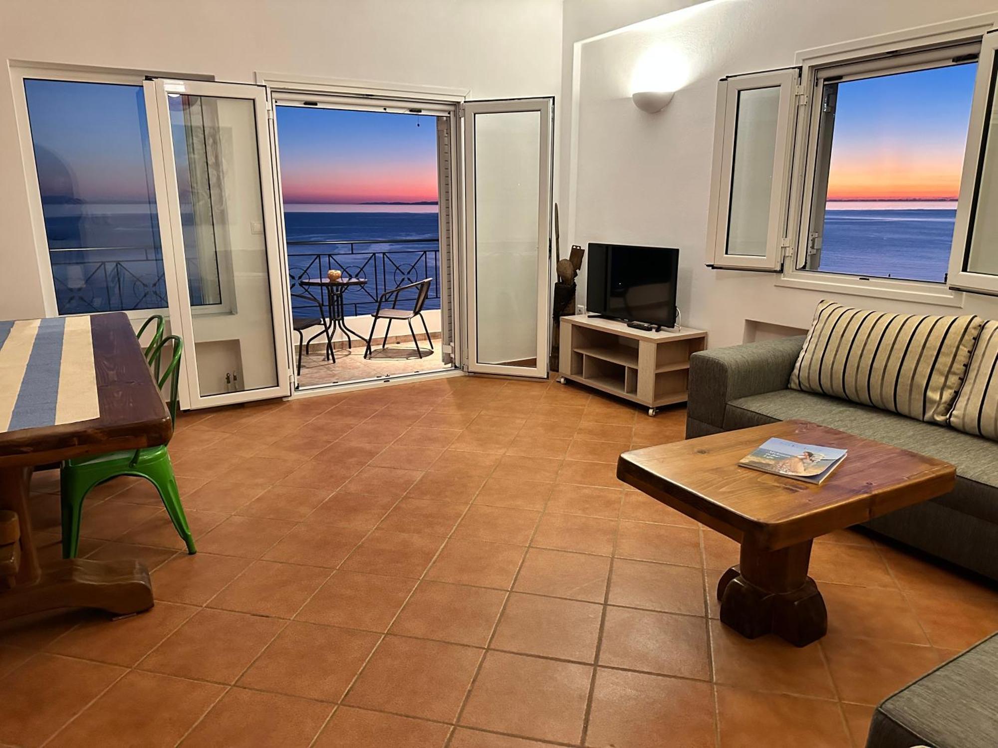 Roumers Himara Himare Exterior foto
